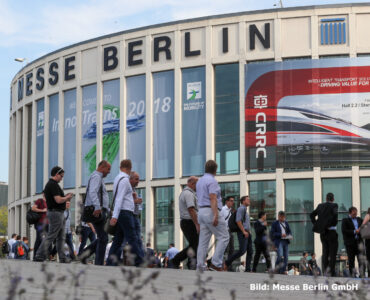 Ein Bild der InnoTrans 2018 der Messe Berlin. Der starke Besucherandrang ist zu erkennen.