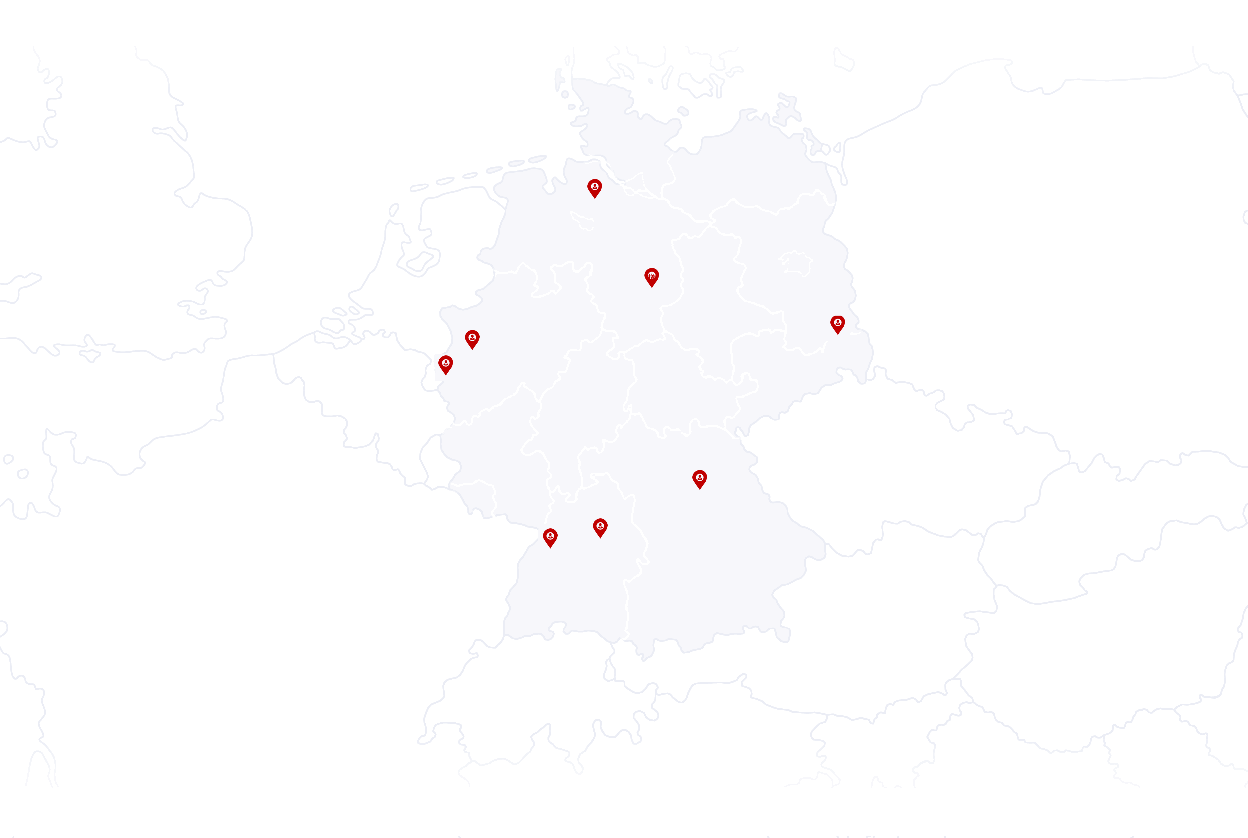 Karte mit Standorten der trechnology MitarbeiterInnen in Form von roten Fahnen auf grauem Grund
