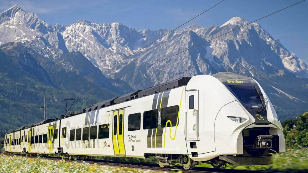 Der Siemens Mireo Smart im Smart Train Lease Design vor einer Gebirgskette