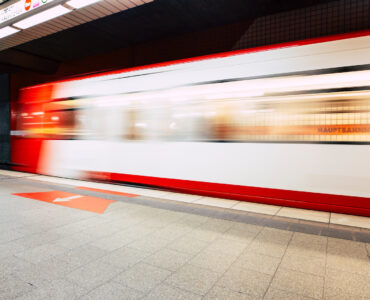 Mitarbeiter Markus Bingel Christian Sengstock U-Bahn NürnEine Nürnberger U-Bahn fährt volle Kraft voraus in Richtung ihres Zieles. Mit ganzer Kraft arbeitet auch trechnology auf eigene Ziele hin.
