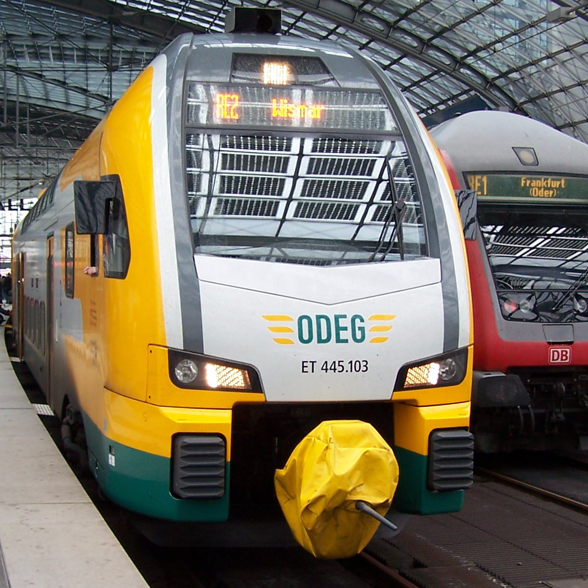 Schienenfahrzeut von ODEG, einem Tochterunternehmen von NETINERA