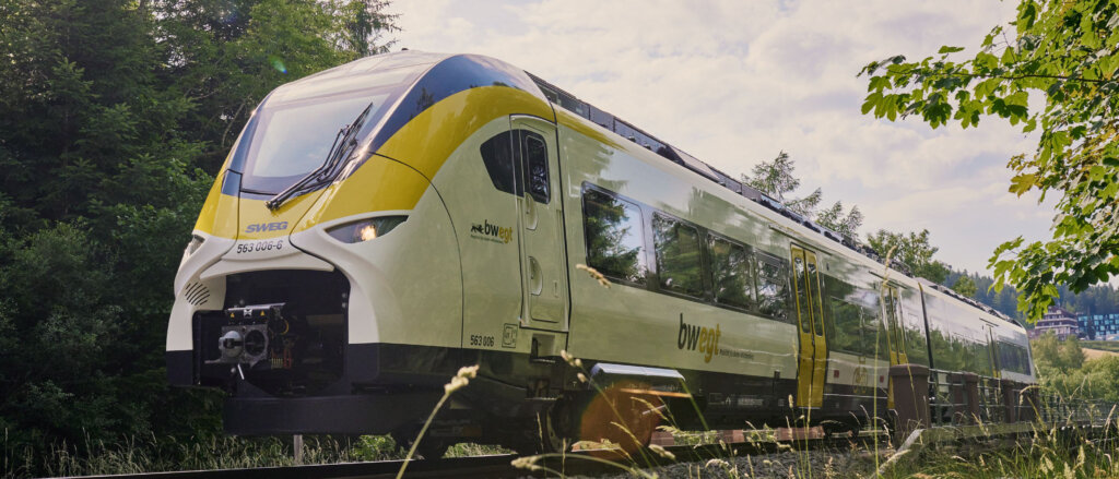 Der neue Siemens Mireo Plus B von Siemens Mobility im Fahrgastbetrieb. Ein Schienenfahrzeug mit BEMU Fahrzeugtechnik als alternativen Antrieb.