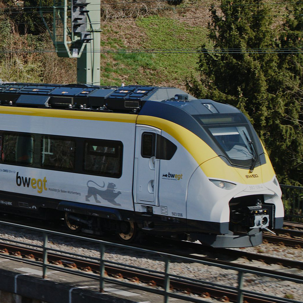 Der neue Siemens Mireo Plus B von Siemens Mobility im Fahrgastbetrieb. Ein Schienenfahrzeug mit BEMU Fahrzeugtechnik als alternativen Antrieb.