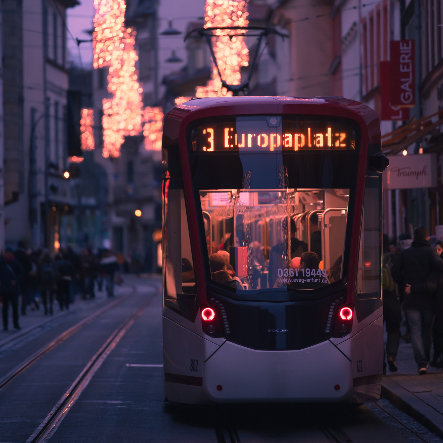 Bild einer Straßenbahn in Erfurt - Klimaneutraler Verkehr